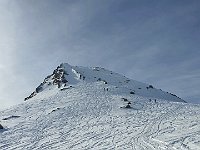 Avevamo un pò di timore perchè ripida, ma la neve teneva bene e siamo scesi quasi dritti  20240218 102144