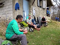 Per pranzo scendiamo al rifugio Alpe Vecchio, oggi occupato dai giovani del CAI di Menaggio  1000059061