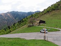 Il sentiero di ritorno è tutto nel bosco, appena si esce su prato si arriva al parcheggio  1000064783