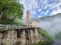 Parcheggio alla chiesetta di San Martino. Volevamo parcheggiare ad Indovero (parcheggi in Via Pomalecchio) ma c'erano lavori di asfaltatura in corso  20240508 075416