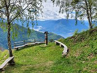 Scendendo verso Narro, da sotto la Capanna Vittoria  20240508 142727