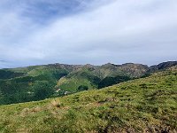 Sul lato sinistro salendo il Garzirola, la Vetta del Vallone, il Monte Stabiello e la Cima della Valletta  20240602 083751