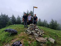 Foto ricordo al Pizzo di Corgella, notare che ha iniziato a piovere  20240630 095823