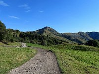 Raggiungiamo la sterrata che porta ai Piani di Artavaggio  IMG 5953