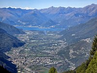 Con l'Adda che si immette nel Lago di Como, il grosso abitato è Morbegno  20241011 101609