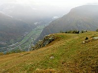 Vista verso la Leventina immersa nelle nubi  IMG 6200