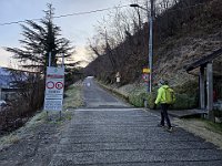 Saliti in alto al paese, prendiamo la VASP (strada Agro-Silvo-Pastorale) a pagamento in estate, ma è chiusa in questo periodo  20250129 075533