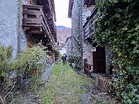 Nelle strette viuzze, tra baite veramente belle  20250319 080709