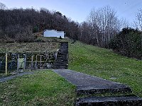 Percorso un breve tratto verso S, deviamo a sinistra in direzione di quel fabbricato tondo bianco (acquedotto)  20250330 075239