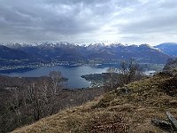 Iniziamo un bellissimo traverso che sale lentamente e sempre con splendida vista sull'alto lago  20250402 092239