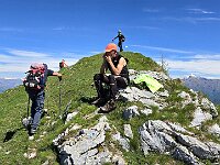 E dietro Francesco con l'armonica la cima del Pilastro  20250515 112315