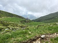 Scendendo NON prendiamo il sentiero delle tricee ma il largo sentiero militare più in alto delle trincee, a Q1880 ci fermiamo per pranzare  20250608 123531