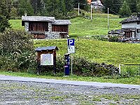 La macchinetta dove pagare il parcheggio (a ore), accetta sia moneta, banconote e carte di credito  20250904 075033