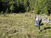 Sentiero verso il bivacco, segue il muretto a secco  20250918 102403