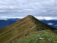 Cima del Costone 1611m, discesa e risalita verso la vetta  20250925 092940