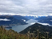 Un vero balcone sull'alto lago, in basso la punta di Bellagio dove il lago si dirama verso Como e verso Lecco  20250925 094840