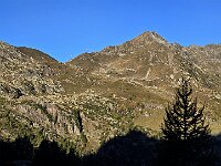 Vista verso il Pizzo Melasc e la bocchetta di Trona  20251002 085703