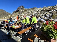 Scendiamo al Rifugio Falc (oggi chiuso) per pranzare  20251002 120352