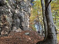 Dopo un lungo traverso con poca pendenza si sale molto ripidi per accedere alla Val Marcri  20251012 090235