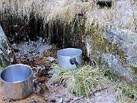 Prima operazione rifornimento di acqua, chiusa in inverno nel rifugio, ma una fontanella si trova a pochi minuti sul sentiero per l'Alpe Forcarid  20251109 100131