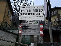 Saliamo sopra il paese, passiamo il Ponte Oscuro e proseguiamo seguendo per Enco e Rezzago  20251202 074252