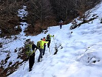 Il sentiero non è battuto e sulla neve non si capisce dove passare ma la traccia GPS aiuta a trovare l'imbocco nel bosco  20260304 103548