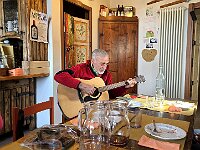 Francesco ha "trovato" una chitarra  20260304 125247