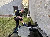 Venne soccorso e curato in questa improvvisata sala operatoria  20260304 143403